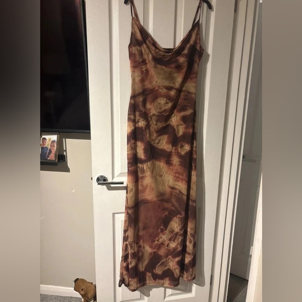 Chic Tie-Dye Maxi Dress in Earthy Tones